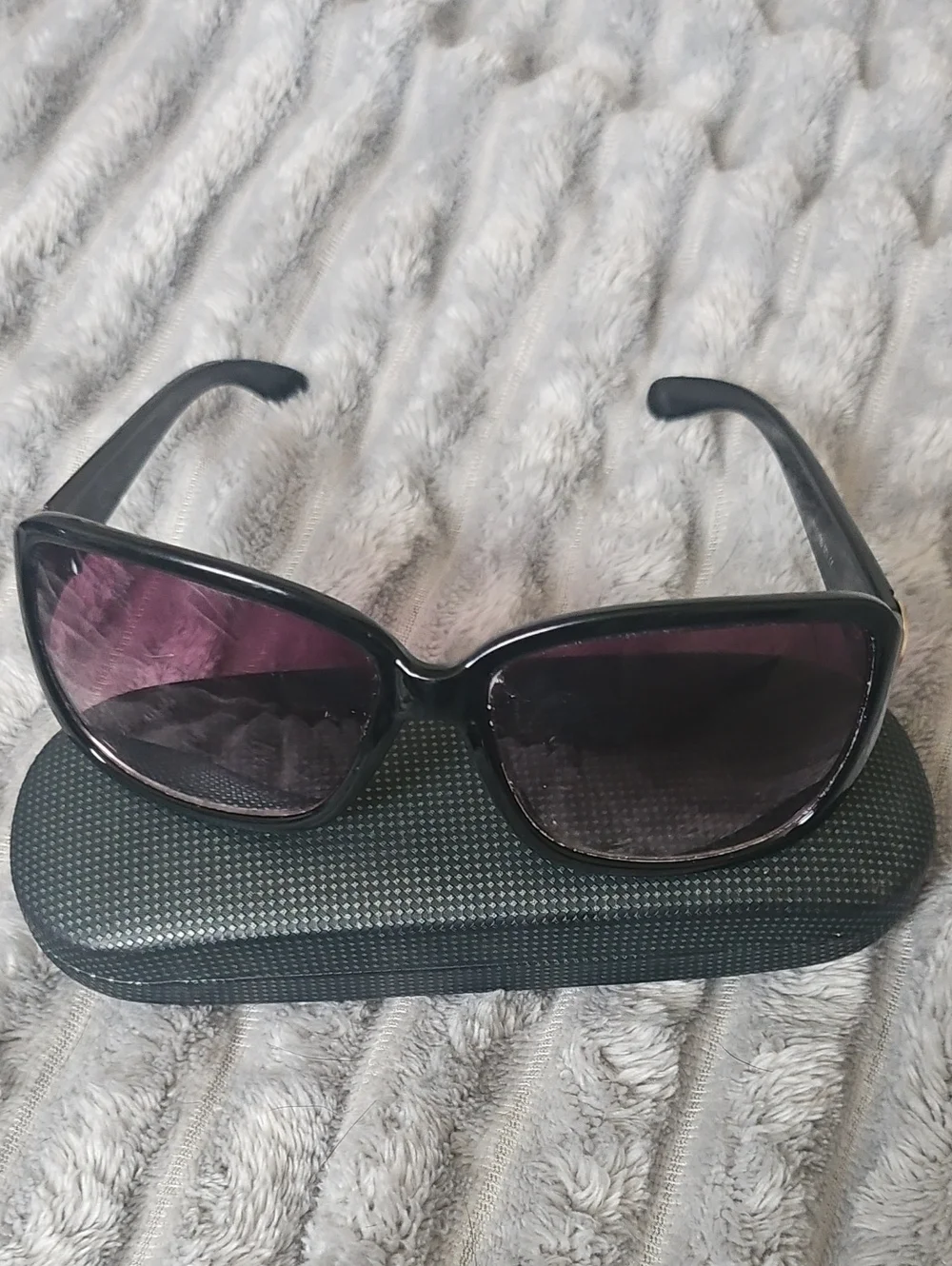 Oscar de la Renta Model 1085, Color Code 001.